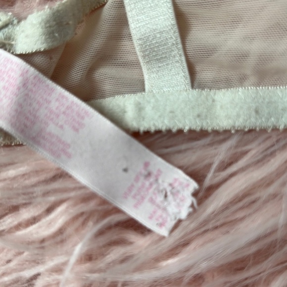 Victoria’s Secret Lingerie Set - Picture 7 of 9